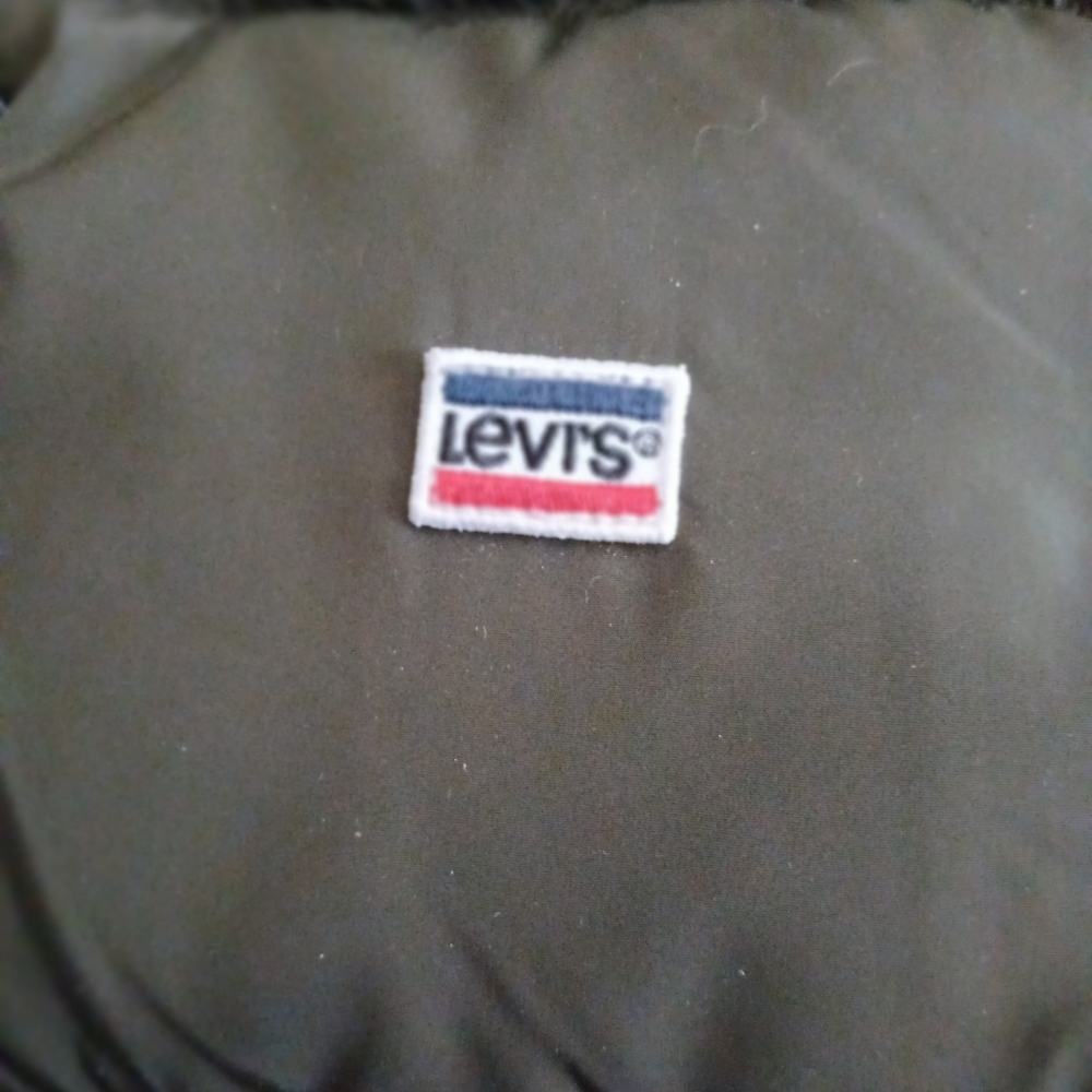 NWT Levi's puffer coat with faux fur trimmed hood. - Picture 6 of 7